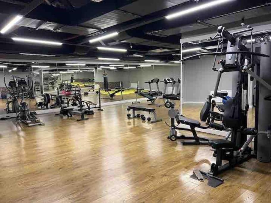 Apartment Cosy House Pool-gym-wifi-air Conditioner-car Park